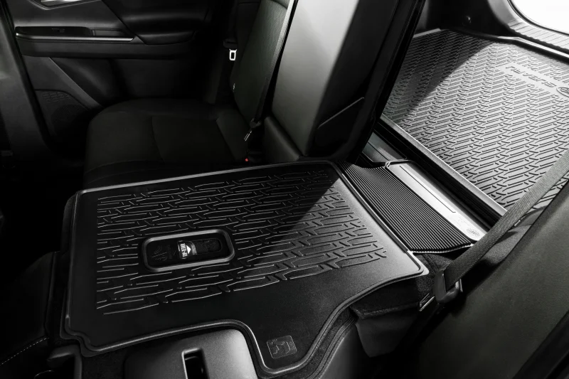 Aizmugurējo sēdekļu atzveltnes aizsargs